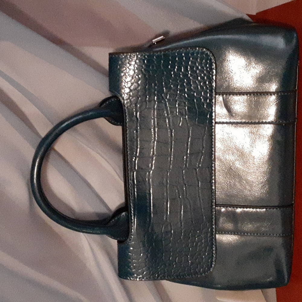 ANOTHER PRICE DROP!! Genuine leather purse in teal color.